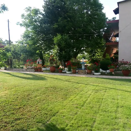 Hostel Roula Manou