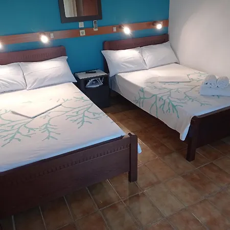 Hostel Roula Manou *