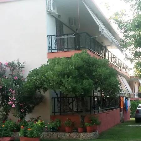 Hostel Roula Manou