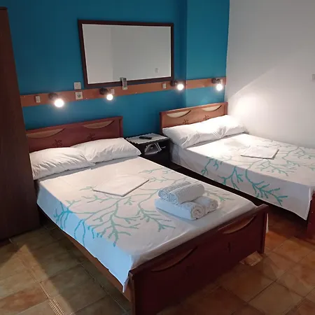 Roula Manou Hostel *