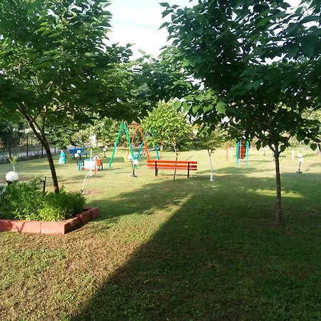 Roula Manou Hostel *