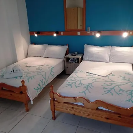 Roula Manou Hostel *