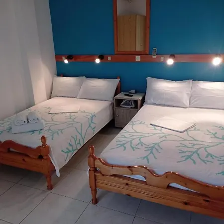 Hostel Roula Manou *